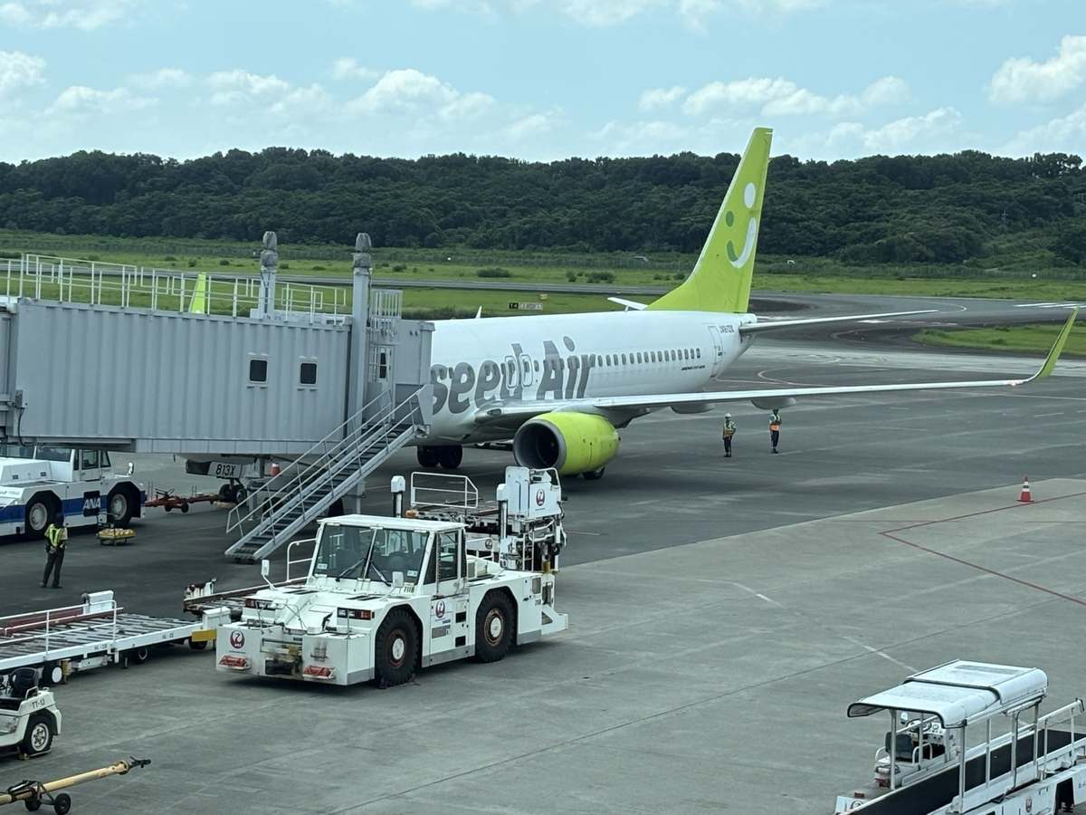 熊本空港に駐機するソラシドエアの機体