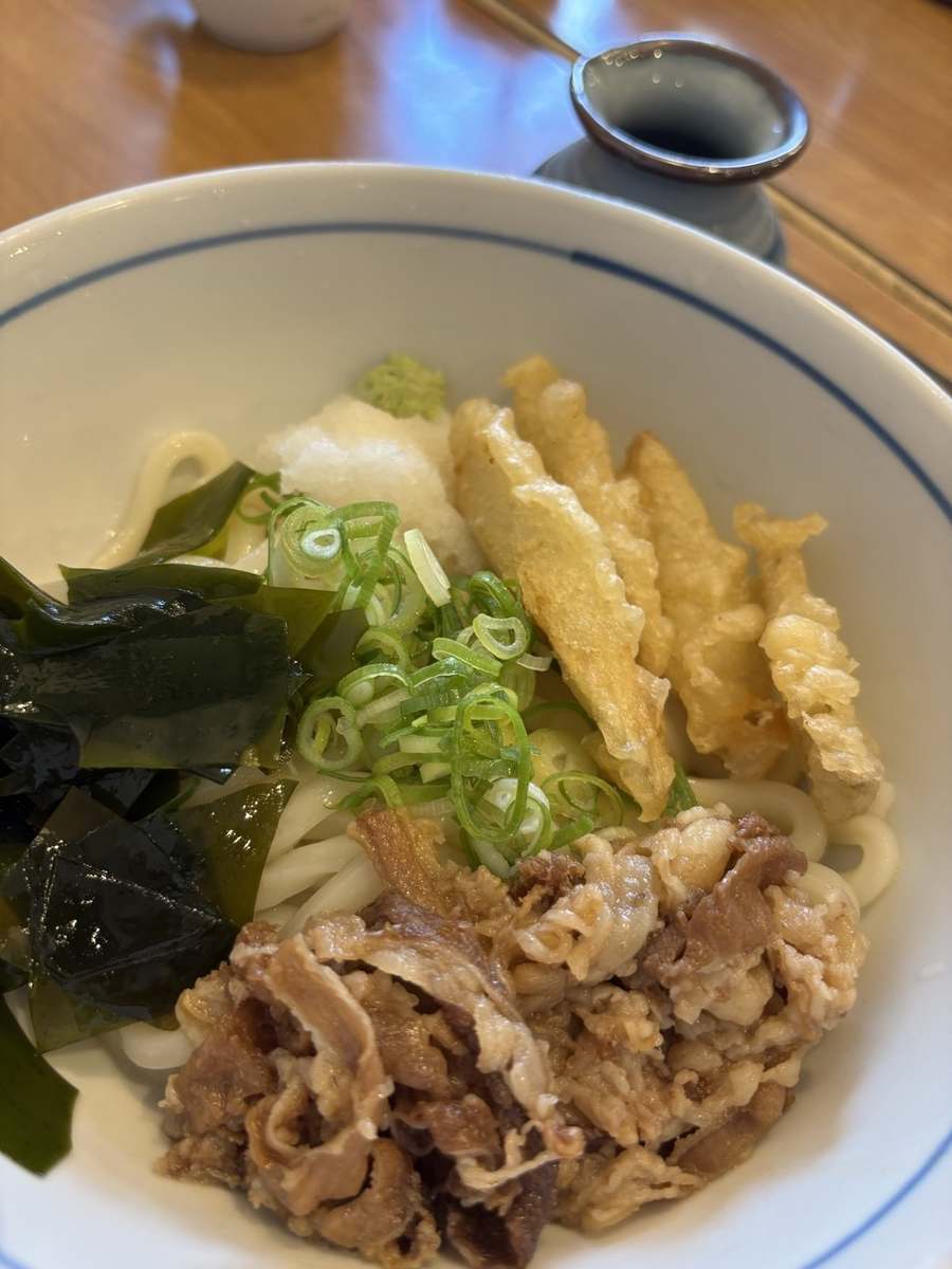 ウエストのごぼ天と肉うどん